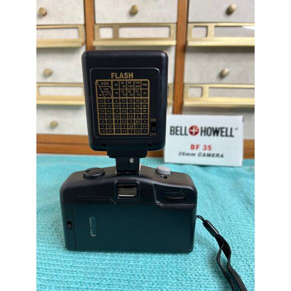 Bell + Howell 35mm Plastic Camera flash case - Picture 12 of 16